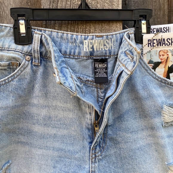 Rewash high rise jean shorts - Picture 2 of 5